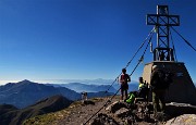 53 In vetta al Pizzo Tre Signori (2554 m) non sono solo